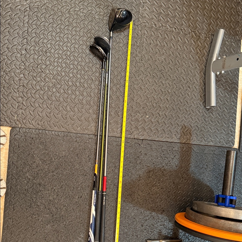 Lot of 3 junior r hand Golf Clubs